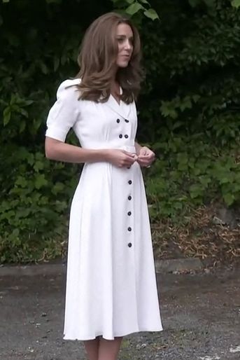 Kate Middleton en robe Suzannah à Sheffield le 4 août 2020. 