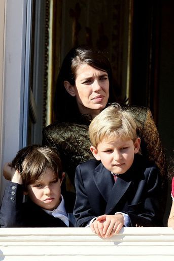 Charlotte Casiraghi avec son fils Raphaël Elmaleh et son neveu Sasha Casiraghi lors des célébrations de la Fête nationale monégasque à Monaco le 19 novembre 2021
