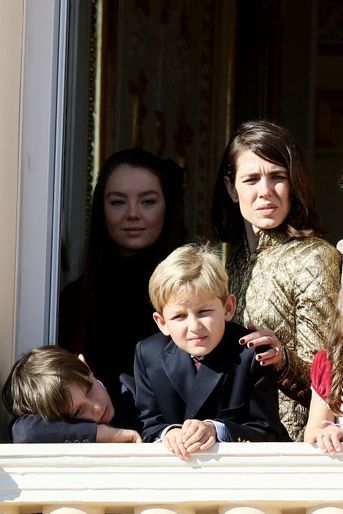 Alexandra de Hanovre, Charlotte Casiraghi et les petits Raphaël Elmaleh et Sacha Casiraghi à la Fête nationale monégasque à Monaco le 19 novembre 2021