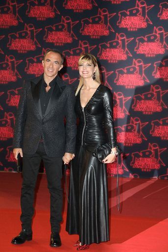 Nikos Aliagas et sa compagne Tina Grigoriou lors de la 23ème édition des NRJ Music Awards 2021 au Palais des Festivals de Cannes, le 20 novembre 2021.