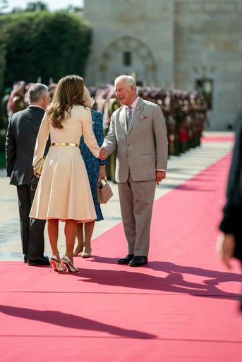 La reine Rania et le roi Abdallah II de Jordanie accueillent le prince Charles et la duchesse de Cornouailles Camilla à Amman, le 16 novembre 2021