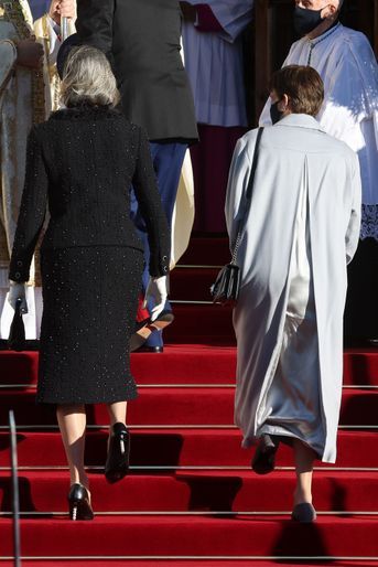 Les princesses Caroline de Hanovre et Stéphanie de Monaco, de dos, à la Fête nationale monégasque, le 19 novembre 2021