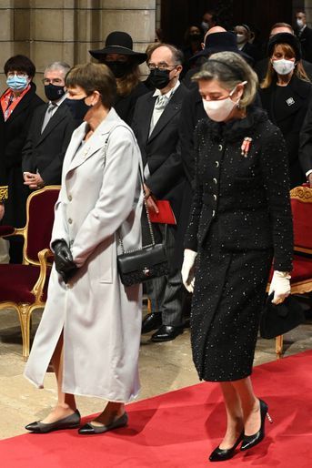 Les princesses Stéphanie de Monaco, en Alter, et Caroline de Hanovre, en Chanel, lors de la Fête nationale monégasque, le 19 novembre 2021