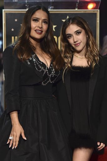 Salma Hayek avec sa fille Valentina lors de l'inauguration de l'étoile de l'actrice à Hollywood le 19 novembre 2021