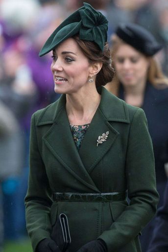 Kate Middleton dans un manteau Sportmax à l&#039;église de Sandringham le 25 décembre 2015. 