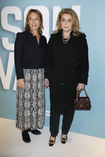Emmanuelle Bercot et Catherine Deneuve à l'avant-première du film «De son vivant» à Paris le 17 novembre 2021