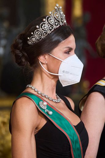 La reine Letizia d'Espagne coiffée du diadème "russe" à Madrid, le 16 novembre 2021