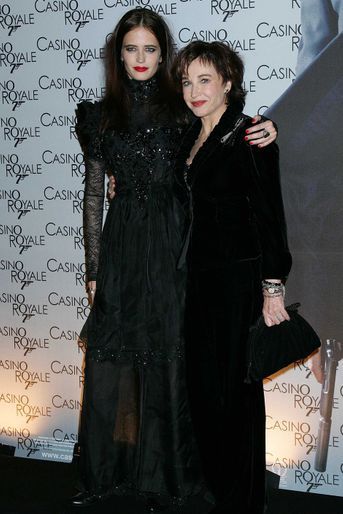 Eva Green et Marlène Jobert à l&#039;avant-première de «Casino Royale» au Grand Rex à Paris en novembre 2006