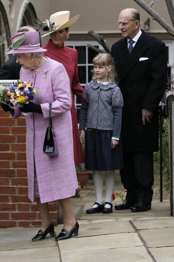 Lady Louise Windsor avec ses grands-parents le reine Elizabeth II et le prince Philip et sa mère la comtesse Sophie de Wessex, le 8 avril 2012