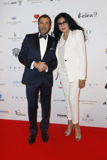 Bernard Montiel et Yamina Benguigui lors de la 10ème édition du Global Gift Gala au Four Seasons Hotel George V à Paris le 30 octobre 2021