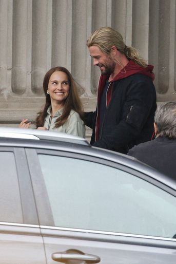Natalie Portman et Chris Hemsworth sur le tournage du film «Thor : Love & Thunder» à Los Angeles le 1er novembre 2021