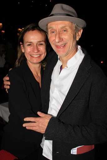 Sandrine Bonnaire et Erik Truffaz lors du concert de Nicoletta au Lido de Paris le 4 novembre 2021. 