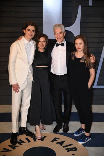 Timothée et Pauline Chalamet avec leurs parents Nicole et Marc à l'after-party des Oscars en 2018
