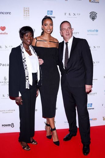 Flora Coquerel avec ses parents Sephi et Frédéric Coquerel lors de la 10ème édition du Global Gift Gala au Four Seasons Hotel George V à Paris le 30 octobre 2021