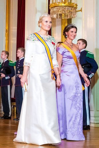 La princesse Märtha Louise de Norvège avec sa belle-sœur la princesse Mette-Marit à Oslo, le 9 novembre 2021