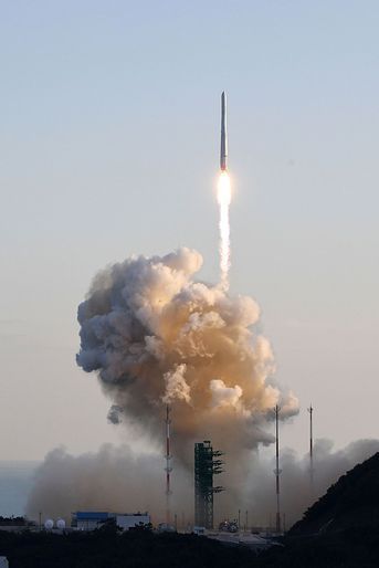Lors du décollage de la fusée "Korean Satellite Launch Vehicle II", au Naro Space Center à Goheung (Corée du Sud).