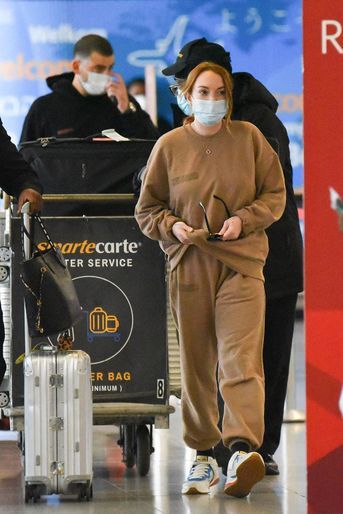 Lindsay Lohan et son petit ami Bader Shammas à l'aéroport de New York le 29 octobre 2021