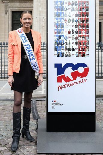 Amandine Petit lors de l'inauguration de l'exposition "109 Mariannes" devant le Panthéon à Paris le 4 mars 2021. 