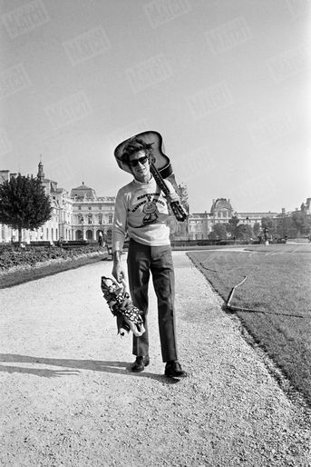Jacques Dutronc dans le Jardin des Tuileries, en octobre 1966.