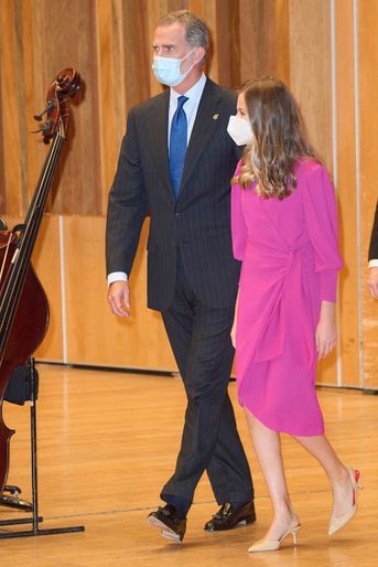 Le roi Felipe VI d'Espagne et sa fille aînée et héritière la princesse des Asturies Leonor à Oviedo, le 21 octobre 2021