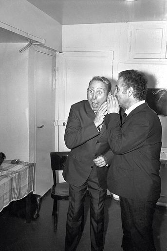Avec Charles Trenet, l’idole devenue son complice, pour l’émission « Musicorama » sur Europe 1, le 13 octobre 1965.
