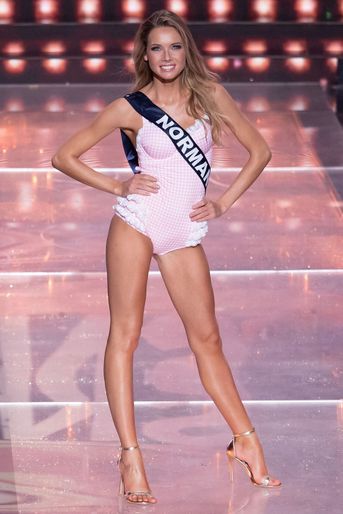 Miss Normandie Amandine Petit lors de la soirée d'élection de Miss France 2021 au Puy Du Fou le 19 décembre 2020. 