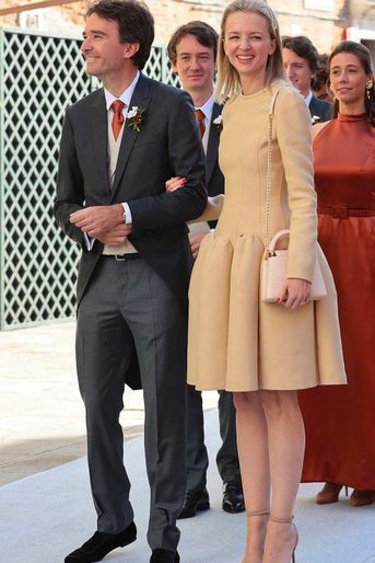Antoine et Delphine Arnault au mariage de leur frère Alexandre à Venise, le 16 octobre 2021.