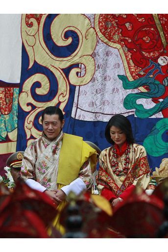 Le roi du Bhoutan Jigme Khesar Namgyel Wangchuck et Jetsun Pema, lors de la cérémonie de leur mariage, le 13 octobre 2011 à Punakha