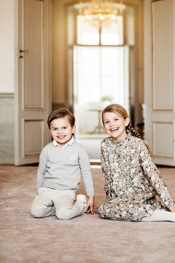 La princesse Estelle de Suède avec son petit frère le prince Oscar. Photo diffusée pour son 8e anniversaire, le 23 février 2020
