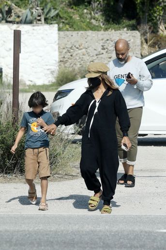 Halle Berry avec son fils Maceo et son compagnon Van Hunt à Topanga le 20 février 2022