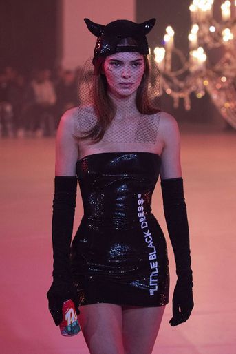 Kendall Jenner au défilé Off-White à Paris le 28 février 2022