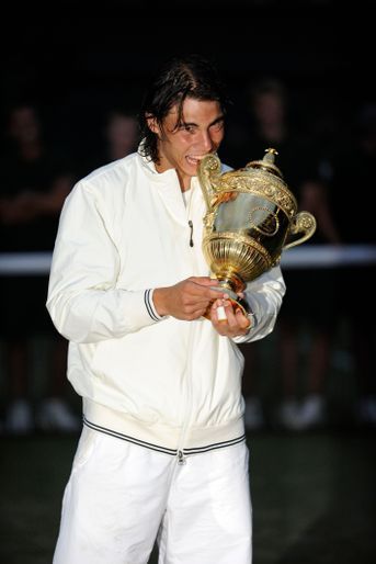Rafael Nadal remporte Wimbledon en 2008.
