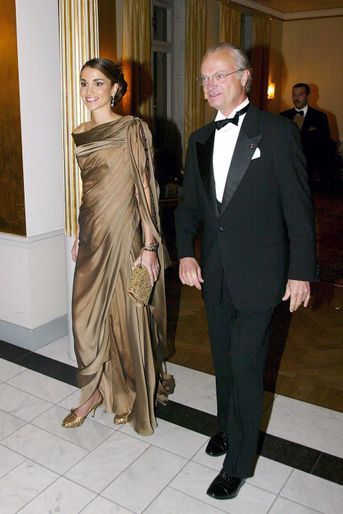 La reine Rania de Jordanie avecle roi Carl XVI Gustaf de Suède, le 8 octobre 2003