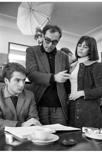 Chantal Goya avec Jean-Pierre Léaud et Jean-Luc Godard sur le tournage de «Masculin Féminin », en novembre 1965.