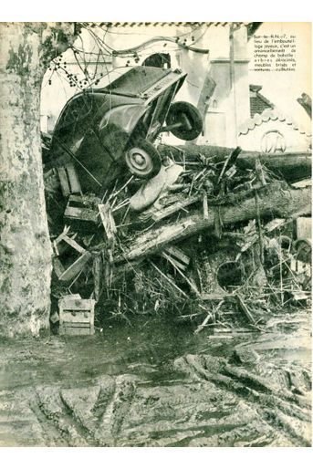 « Sur la R.N. 7, au lieu de l'embouteillage joyeux, c'est un amoncellement de champ de bataille : arbres déracinés, meubles brisés et voitures culbutées. » - Paris Match n°557, 12 décembre 1959.
