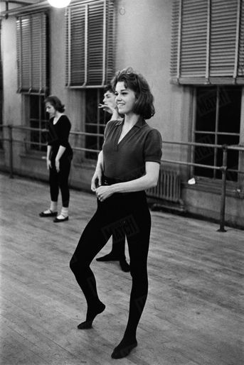 Jane Fonda lors d’un cours de danse, à New York, fin 1959.