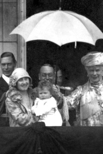 La princesse Elizabeth avec la famille royale britannique, le 27 juin 1927