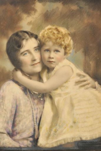La princesse Elizabeth avec sa mère, en 1928