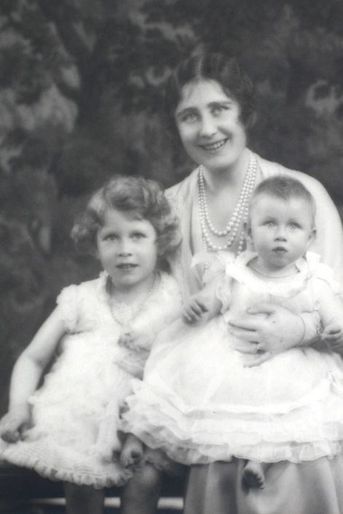 La princesse Elizabeth avec sa mère et sa soeur la princesse Margaret, années 1930