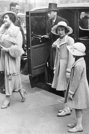 La princesse Elizabeth avec sa mère et sa soeur la princesse Margaret, le 6 avril 1937