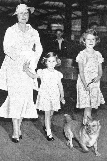 La princesse Elizabeth avec sa mère et sa soeur la princesse Margaret, photo non datée