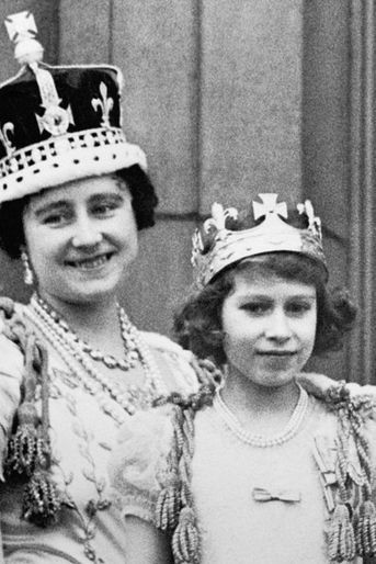 La princesse Elizabeth avec sa mère, le 15 mai 1937,  jour du couronnement de George VI