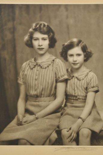 La princesse Elizabeth avec sa soeur la princesse Margaret, en 1939