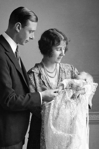 La princesse Elizabeth avec ses parents, le 29 avril 1926