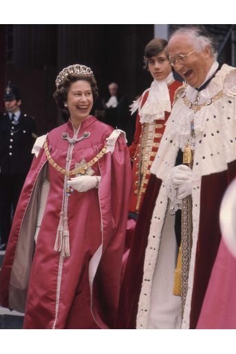 La reine Elizabeth II avec le maire de Londres (mai 1974)
