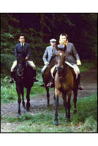 La reine Elizabeth II avec le prince Akihito au Royaume-Uni (1976)