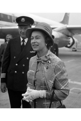 La reine Elizabeth II, de retour du Canada à l'aéroport d'Heathrow (juillet 1973)