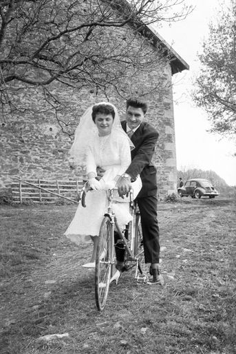 Le 16 avril 1961, à Champnétery en Haute-Vienne, Raymond Poulidor épouse Gisèle Bardet. 
