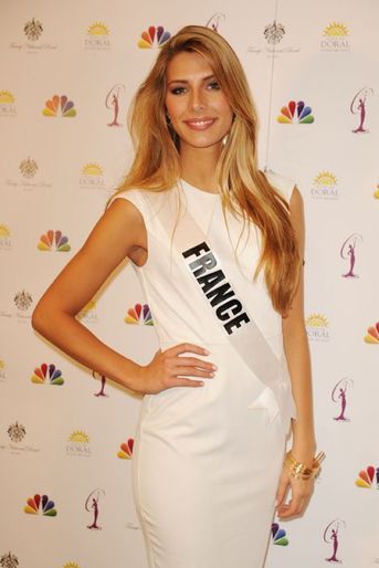 Camille Cerf en conférence de presse pour Miss Univers 2015