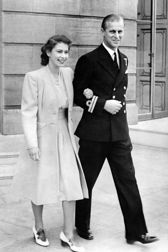 La princesse Elizabeth avec le prince Philip le jour de leurs fiançailles, le 10 juillet 1947